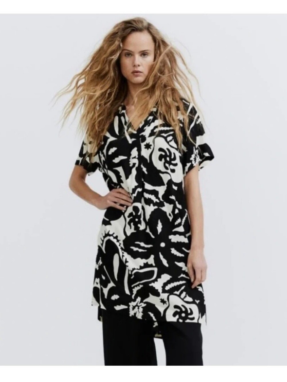H&M Black & Cream Abstract Print Tunic Dress Sz 2X Vacation Coastal Lightweight